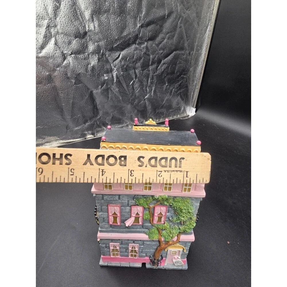 Dept 56 Eloise At Home 2001 Storybook Village Lighted House